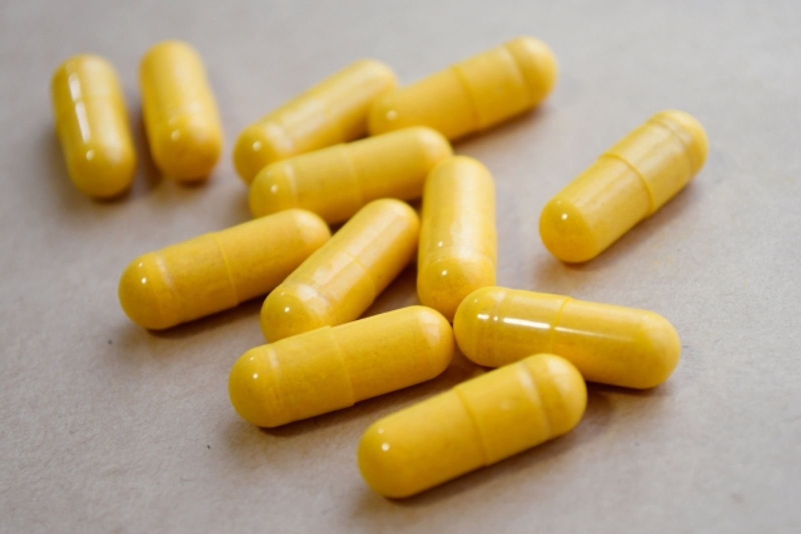 維他命吃多會自己代謝？醫師：別把藥物當補品　恐導致中毒
