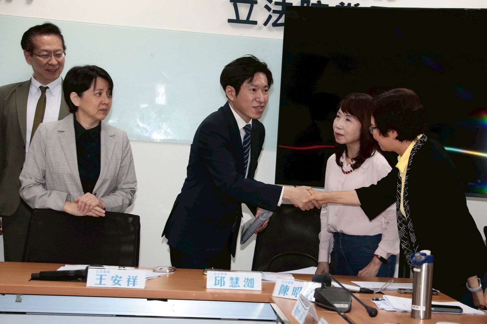 中配依親子女可領5000元津貼?張惇涵:比照健保制度
