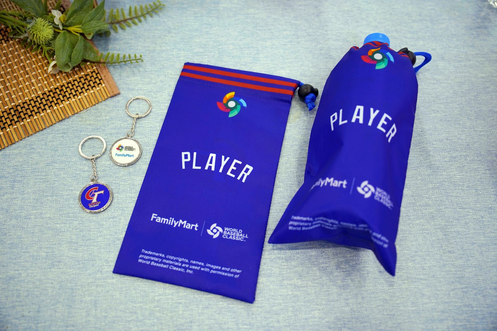 只送不賣！全家WBC官方授權金屬鑰匙圈＋寶特瓶束口袋限量開搶