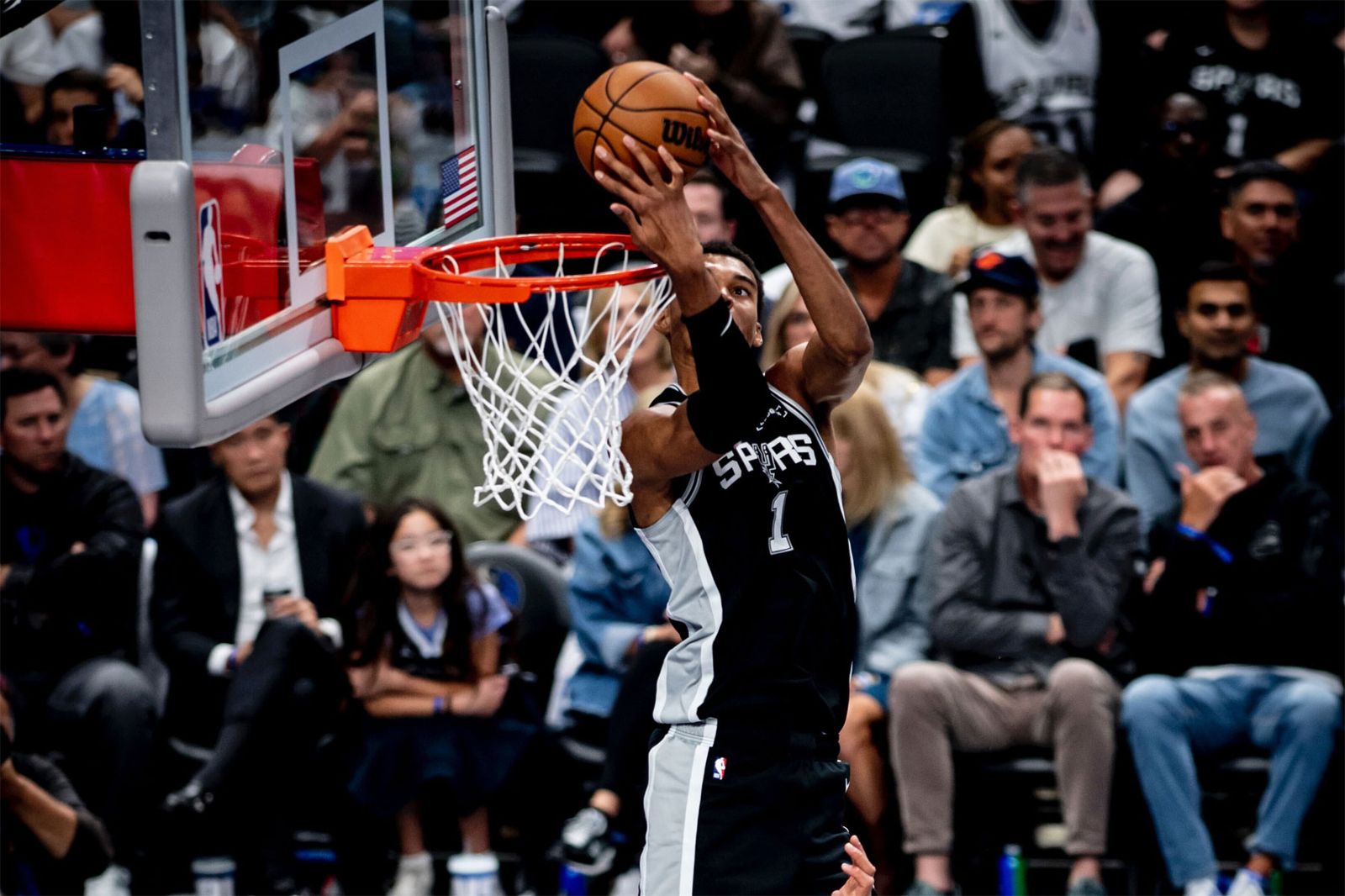 Wembanyama開幕戰狂轟40分創馬刺隊史紀錄 新科狀元Flagg:從沒見過這種球員