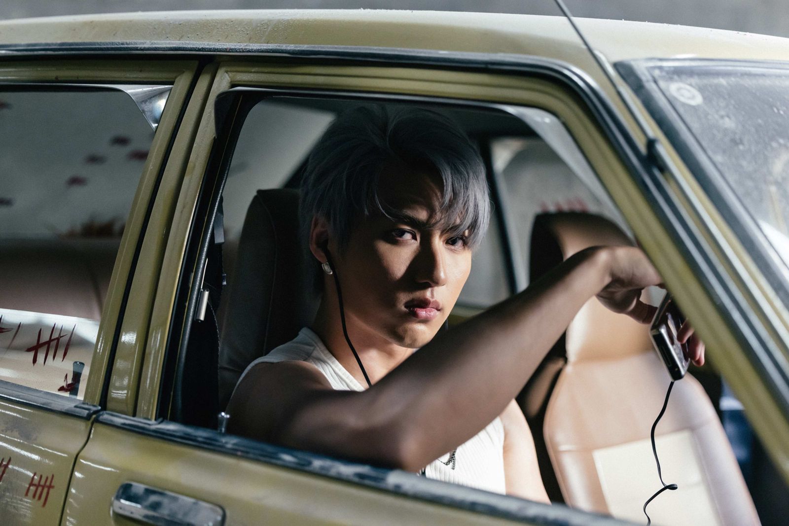 薛恩日前拍攝新歌〈別離開〉MV。華納音樂提供