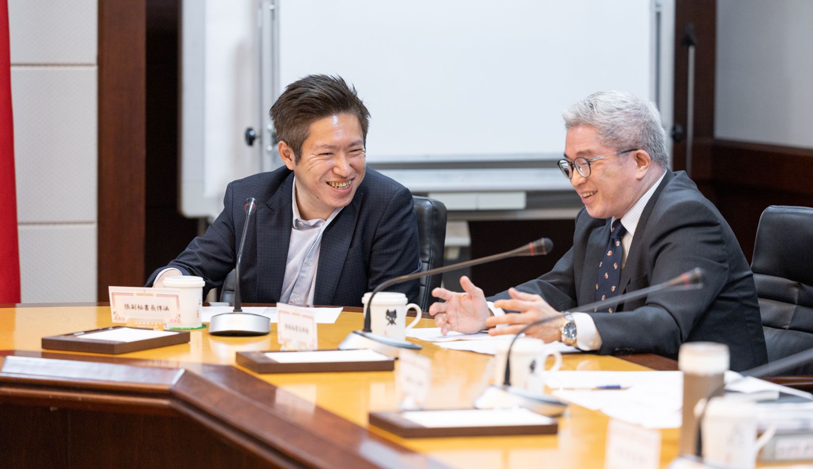 行政院秘書長將由現任總統府副秘書長張惇涵(左)接任。(圖/取自張惇涵臉書)