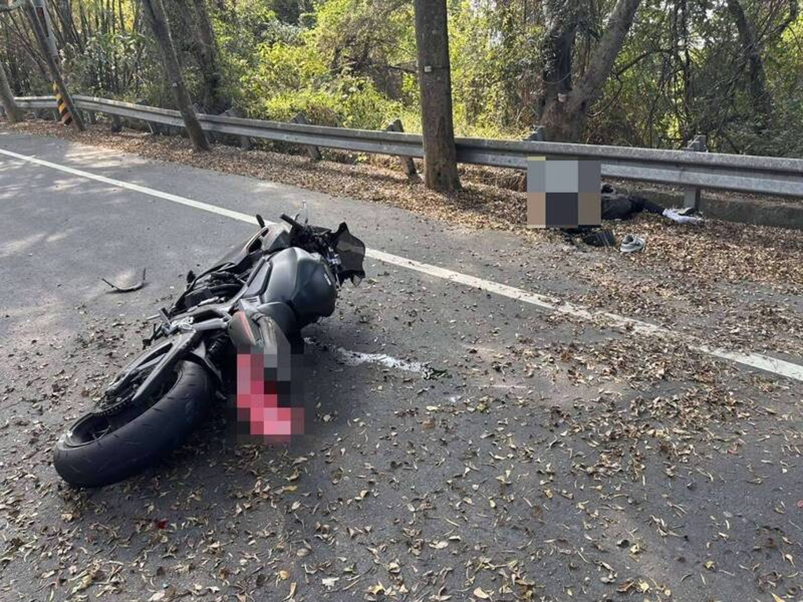 139線死亡彎道再奪命!20歲男騎40萬重機「疑壓落葉」噴飛慘死