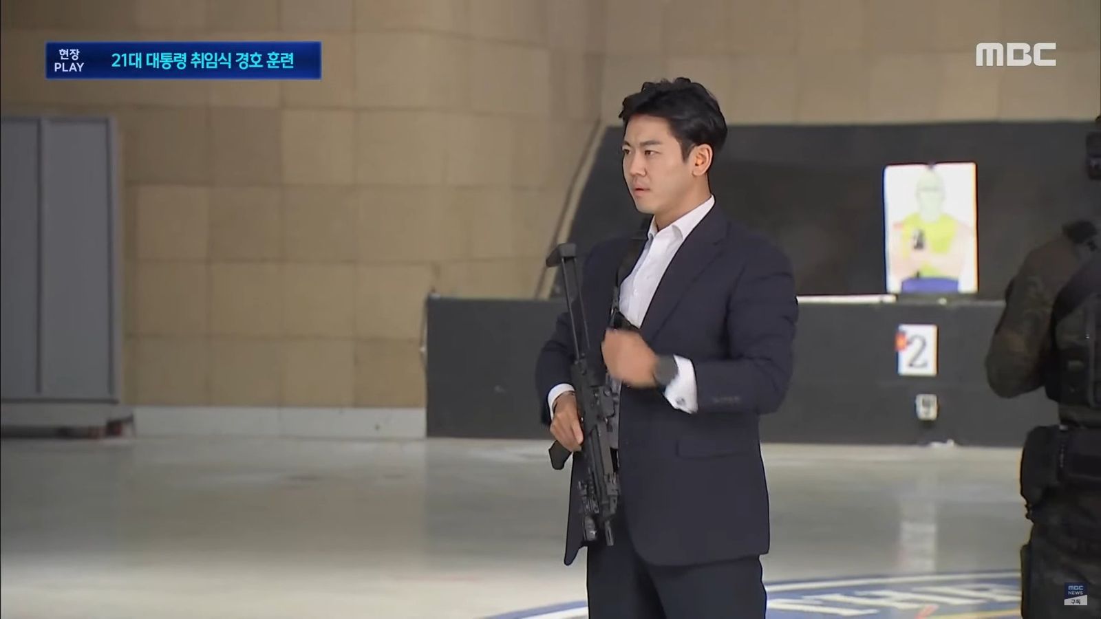 有網友批評南韓特勤隊作秀過頭。圖／翻自MBC畫面
