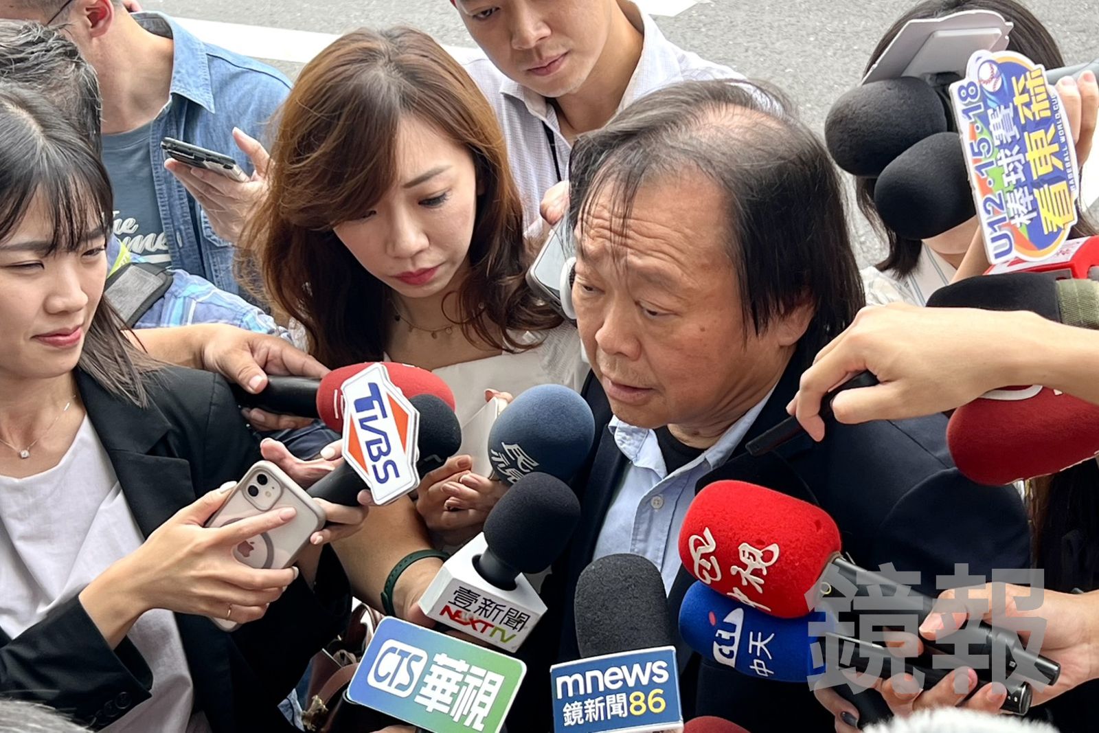 昔送衛生紙要柯建銘擦屁股　王世堅今送最後溫暖：他是前輩清楚該怎麼做