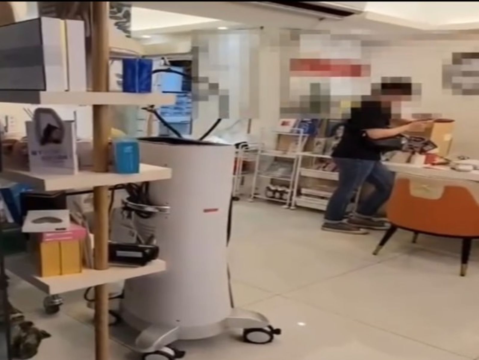 北市知名醫美診所電波拉皮命危！貴婦昏迷11天　警帶走醫師查扣手機