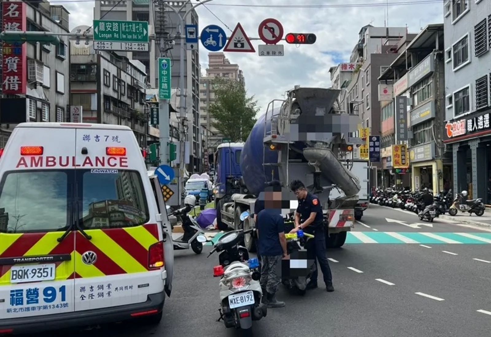 新莊婦「走斑馬線也遭殃」 大卡車未停讓輾斷右腿血肉模糊