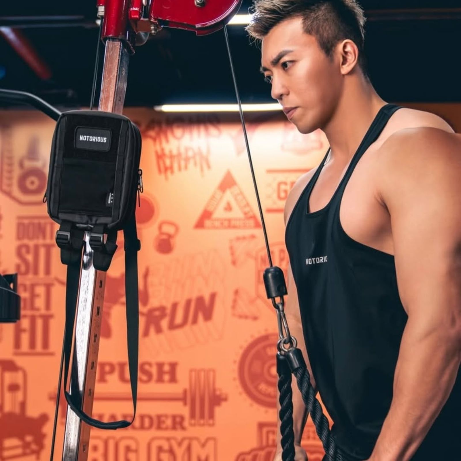 郭書廷除了是健身網紅，也是猛男秀表演的一員。圖／翻攝自IG／760716tim