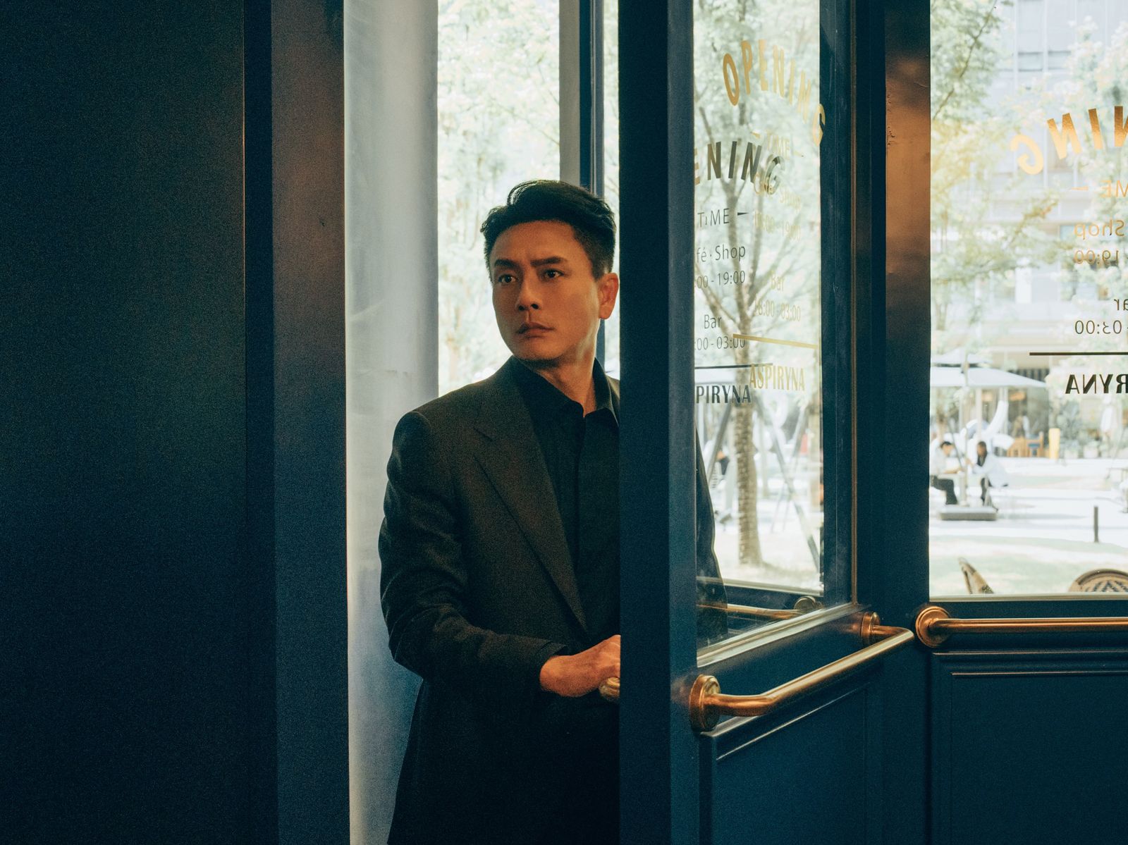 45歲港劇男神皮笑肉不笑「窒息系」演技!揭豪門「婚姻鬼故事」 假面夫妻超壓抑