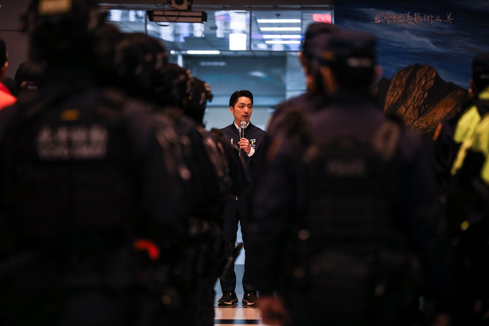 要求蔣萬安驗DNA是不是「把民主拉回血統政治」？