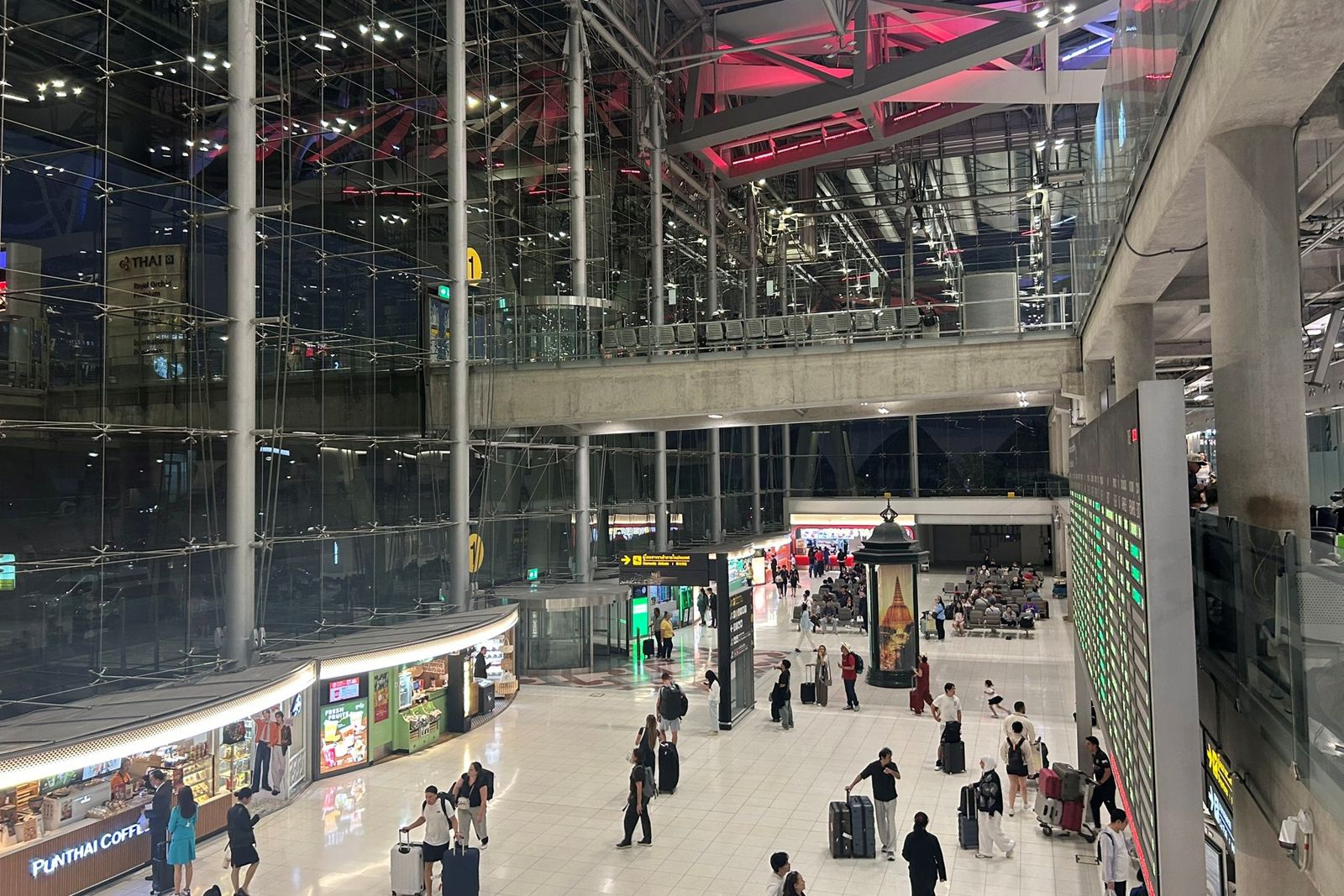 不滿遭計程車司機宰客！他放棄泰國1週旅程「隔天搭機返國」：別選擇深夜抵達
