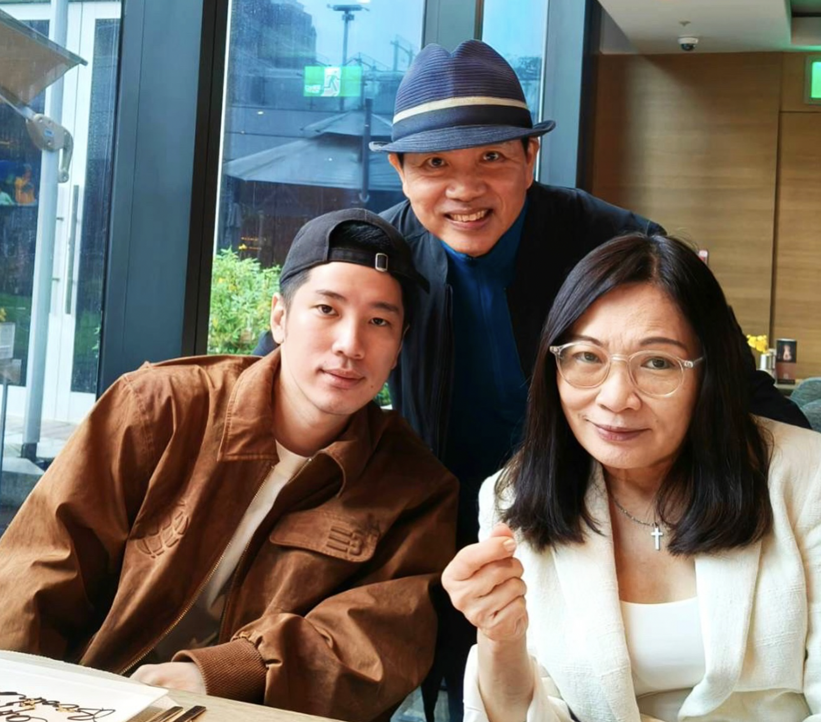 陳銳(左起)年少時犯錯,讓陳凱倫夫妻操碎心。翻攝IG @rayray889
