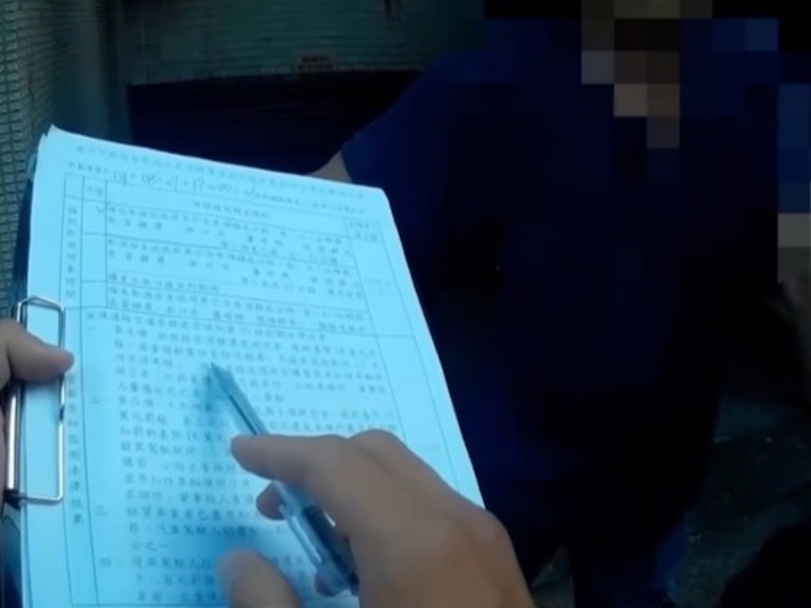 酒駕拒測還想逃！微電車男見警調頭衝　坡道失控自摔慘被逮