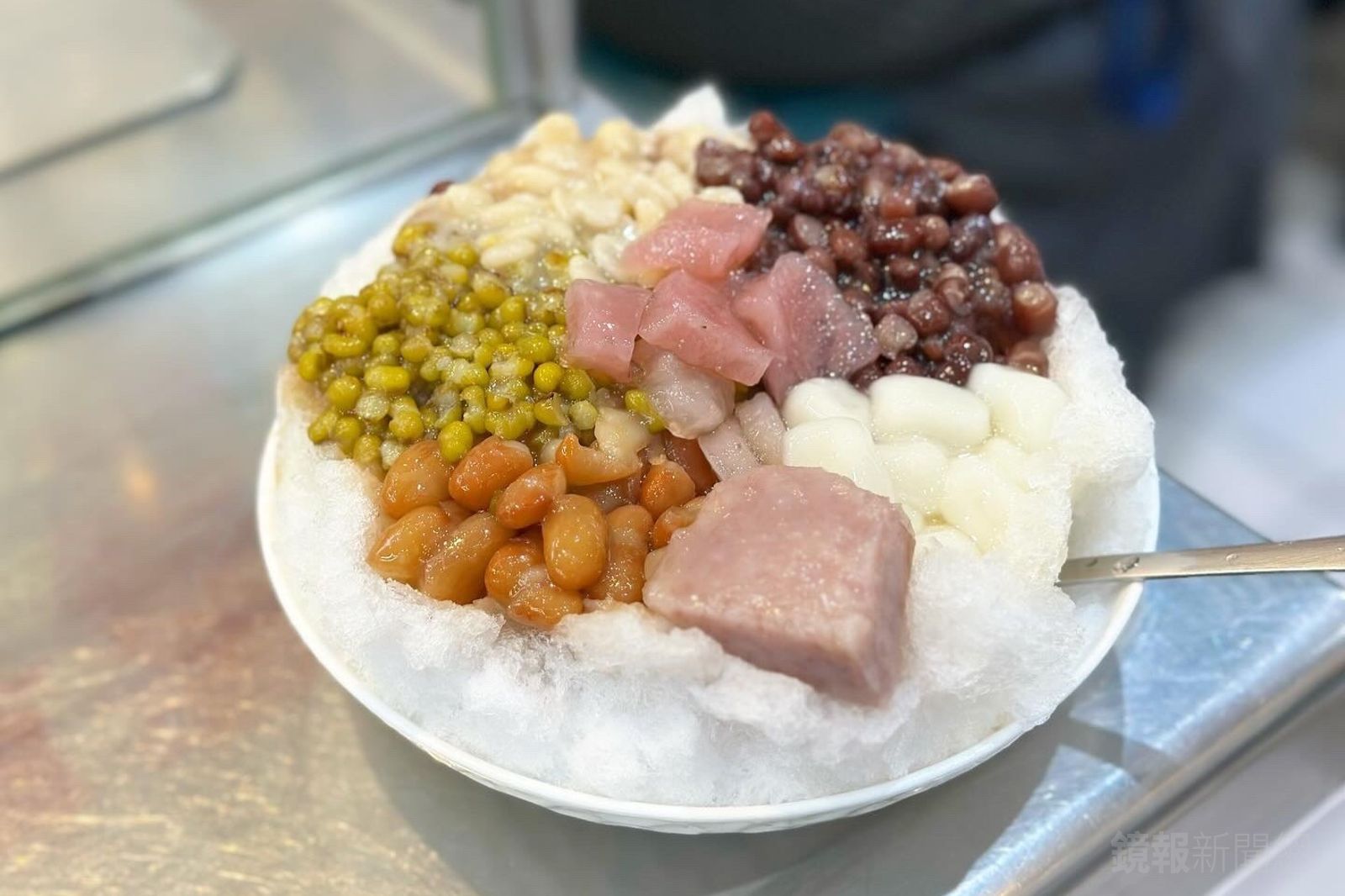 總統也愛吃！艋舺百年冰店龍都的蜜芋頭八寶冰真的夠強