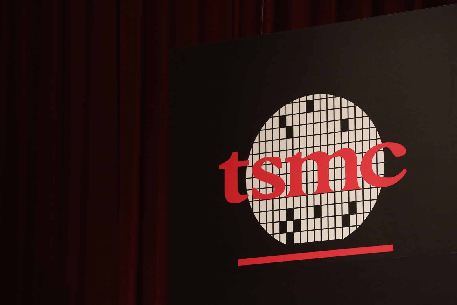 台積電11月營收超狂衝到歷史第三高、刷新同期新高　全年營收年增逾3成勢在必行