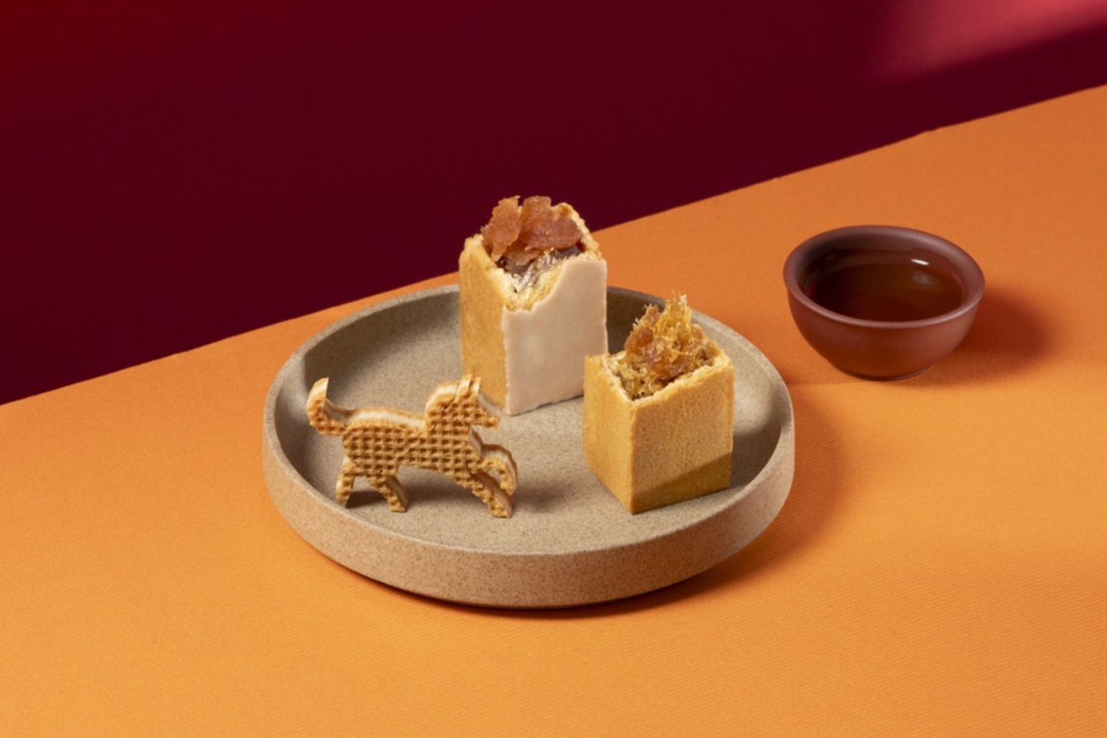 香蕉餅乾居然跑出馬兒！微熱山丘馬年禮盒送出奔騰運勢