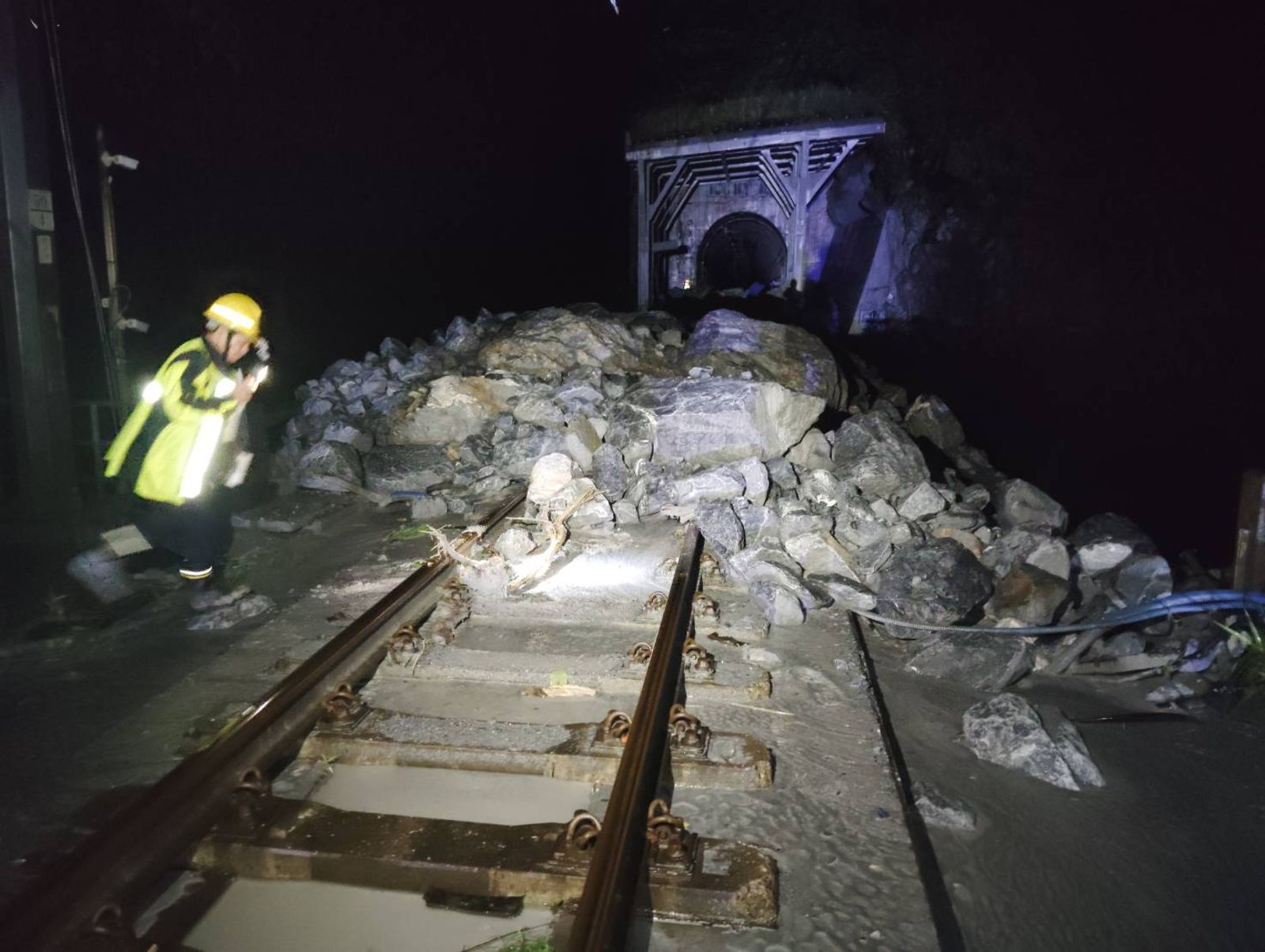 強降雨致台鐵北迴線「和仁＝崇德」中斷！最新列車運行班次一次看