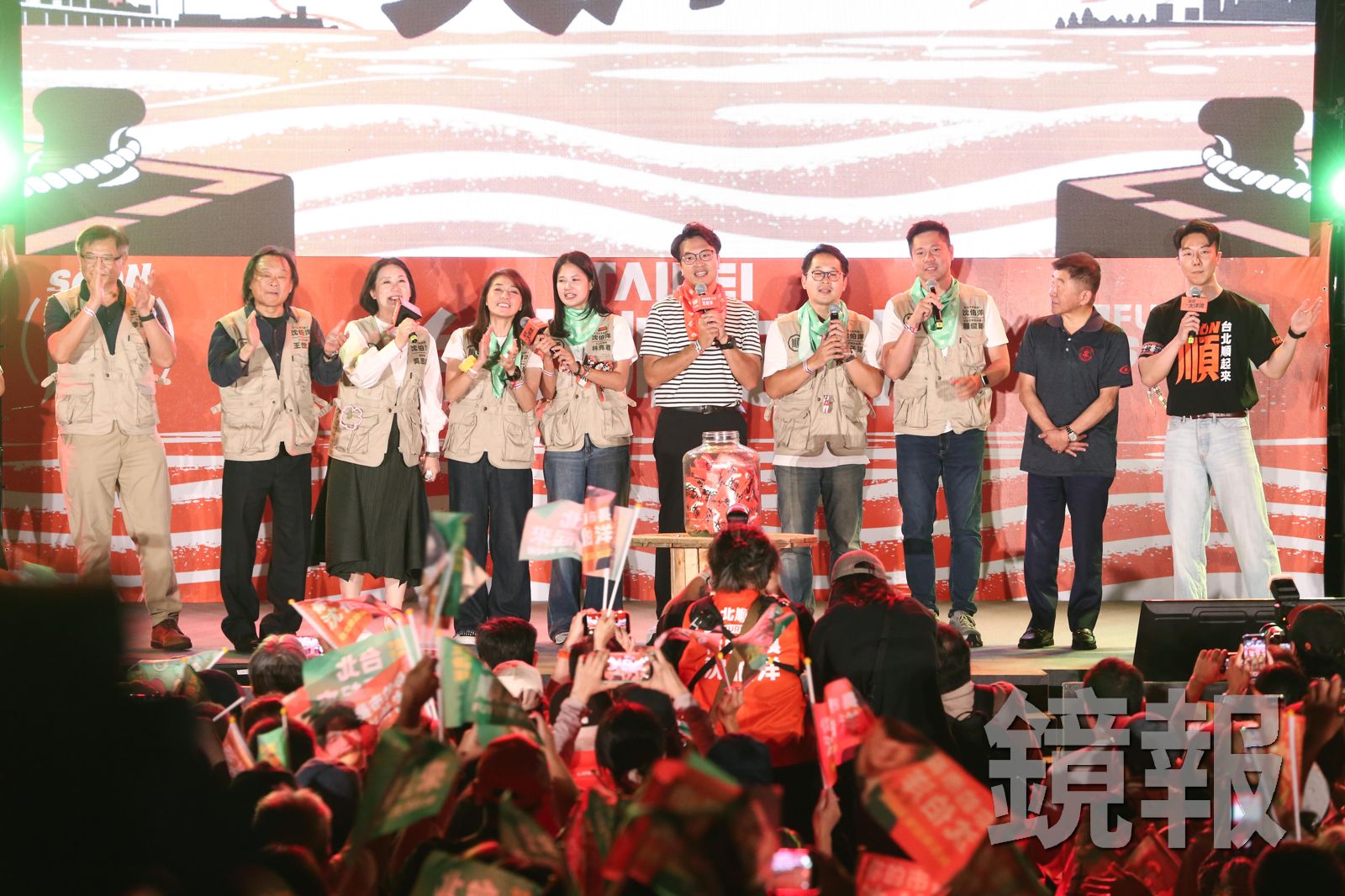 前衛福部長陳時中(右2)現身為台北市長參選人沈伯洋站台。攝影李鍾泉