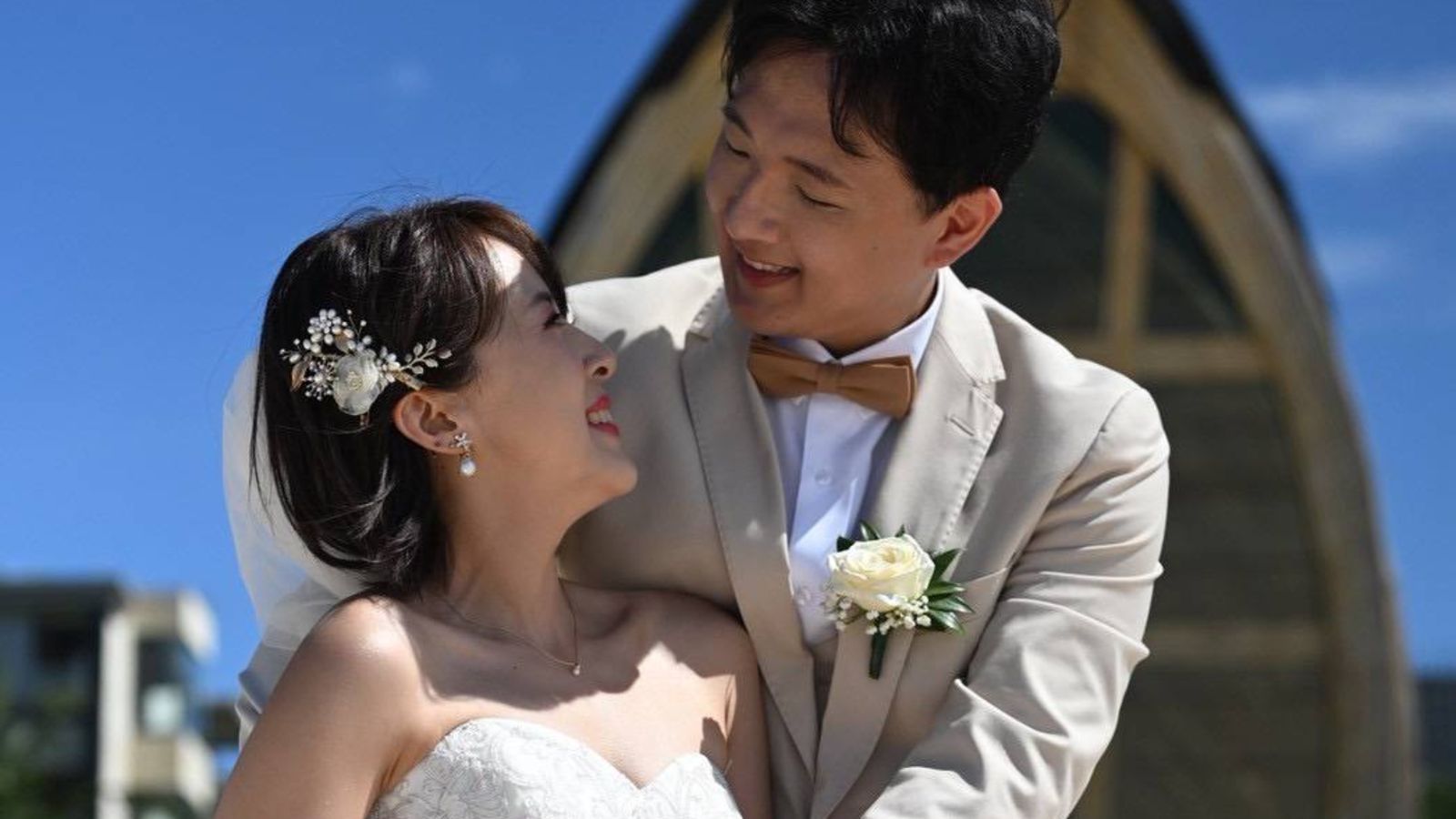 美女主播朱培滋峇里島結婚！甜嫁大1歲圈外人　有最萌身高差