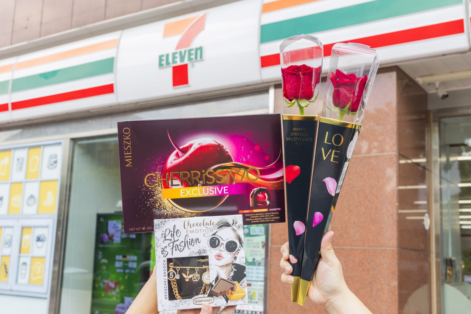 七夕忘了買花！超商空運玫瑰幫你擋刀、補滿求生欲