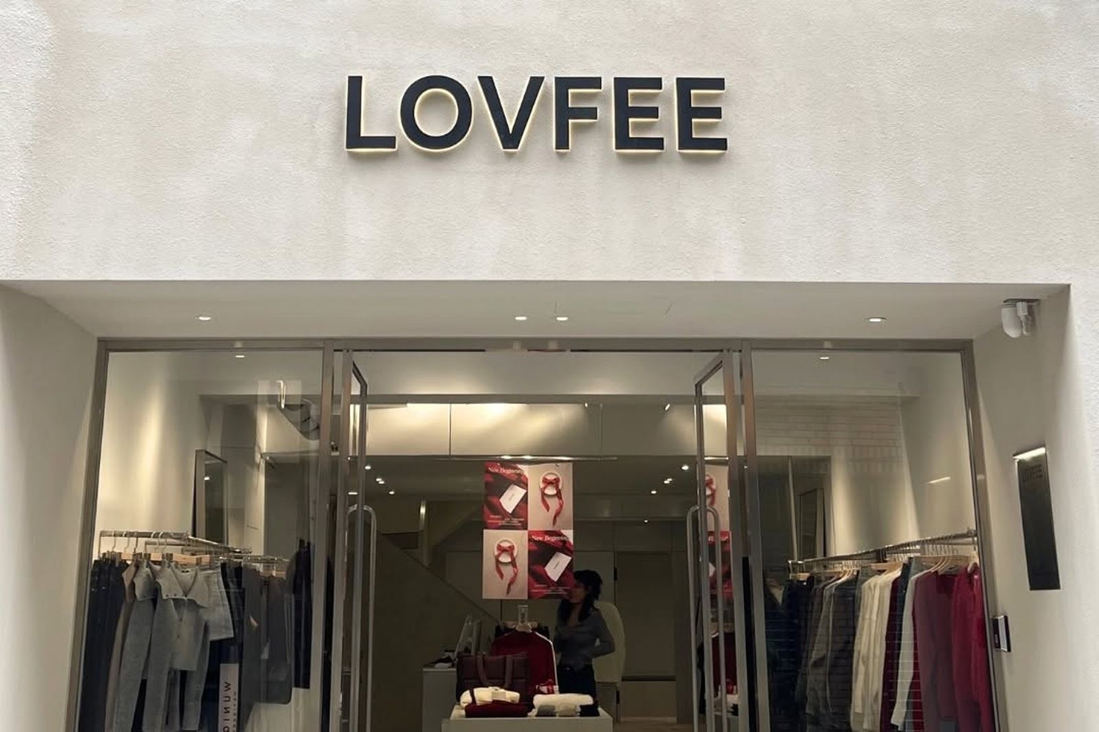 知名服飾品牌「LOVFEE」驚傳欠薪倒閉。圖/翻攝自LOVFEE官網