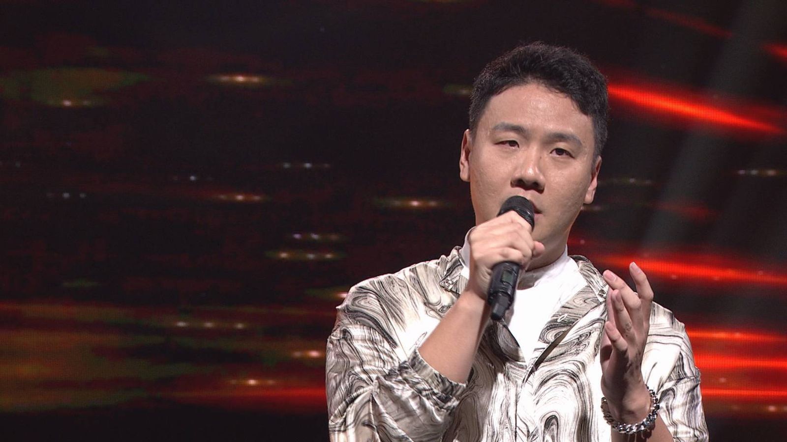 百萬網紅阿翰不搞笑了!登《紅人榜》圓阿公夢 深情挑戰台語神曲驚豔全場