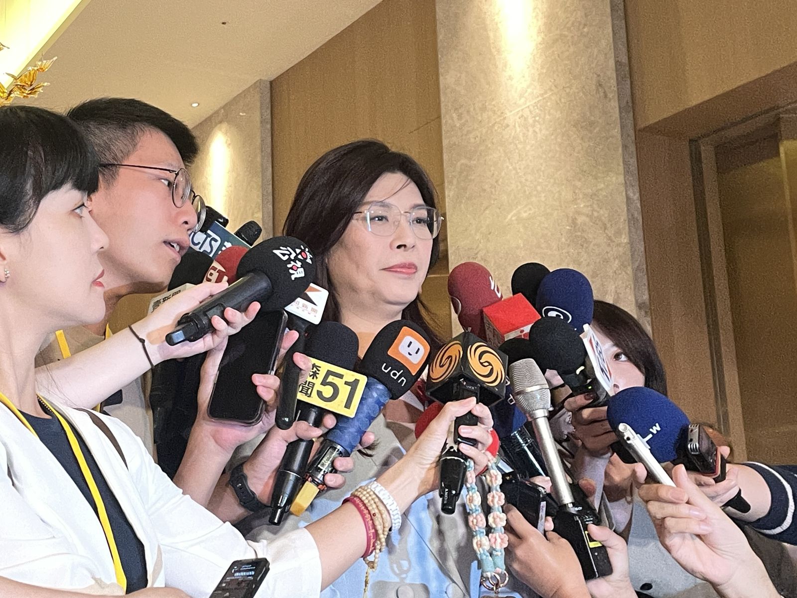 國民黨團取消「總召2年條款」支持傅崐萁連任?鄭麗文:尊重黨團自主