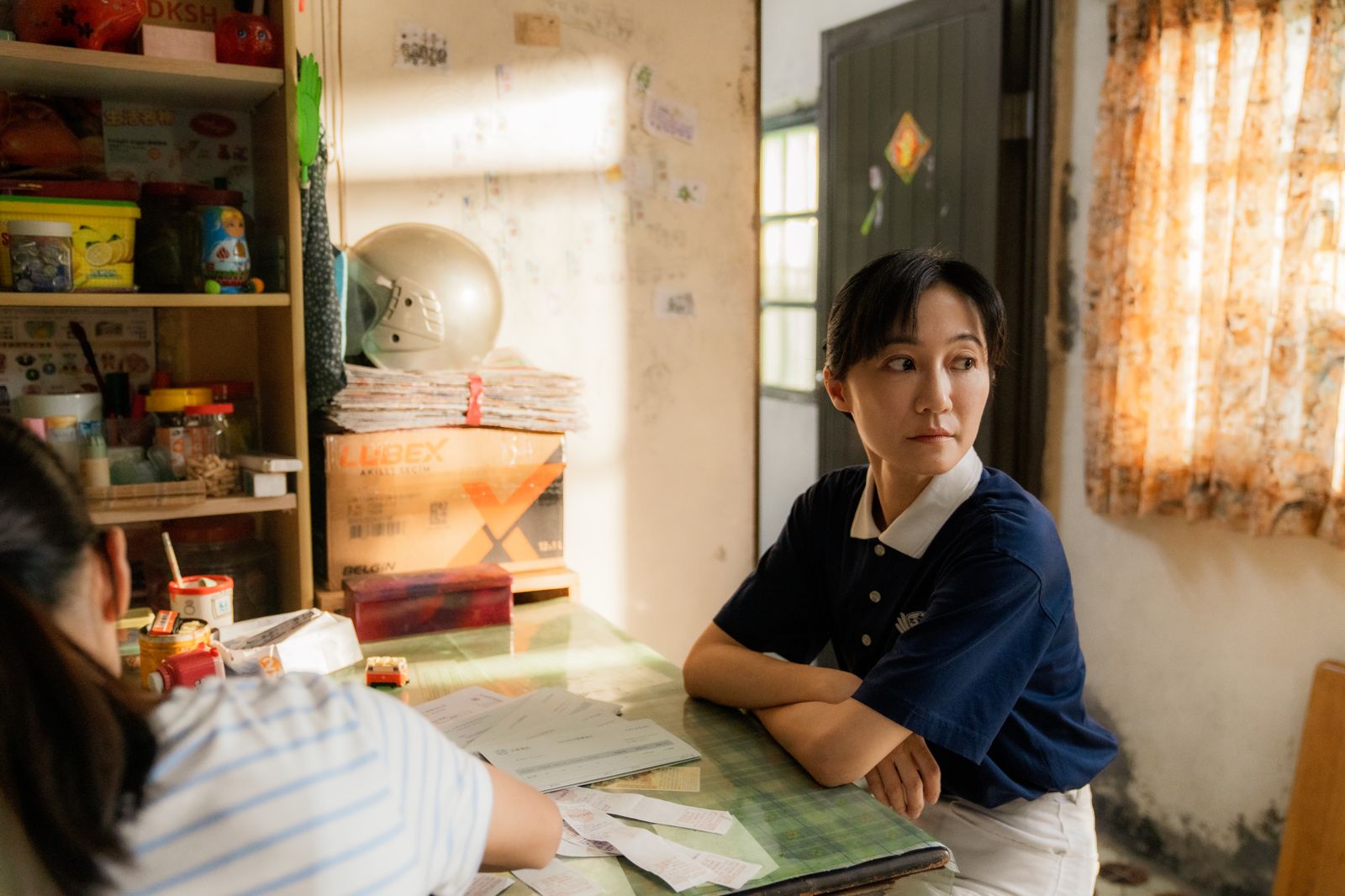 陳婉婷飾演溫暖陪伴十餘年的志工師姐「康崎」。圖/大愛