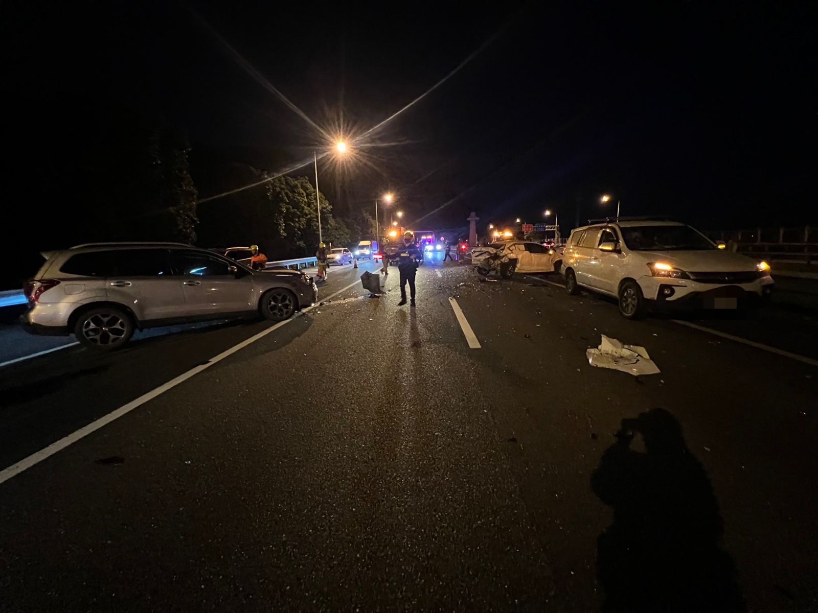 下班時間塞爆！雪隧出口連環撞　5分鐘2車禍3車撞成一團