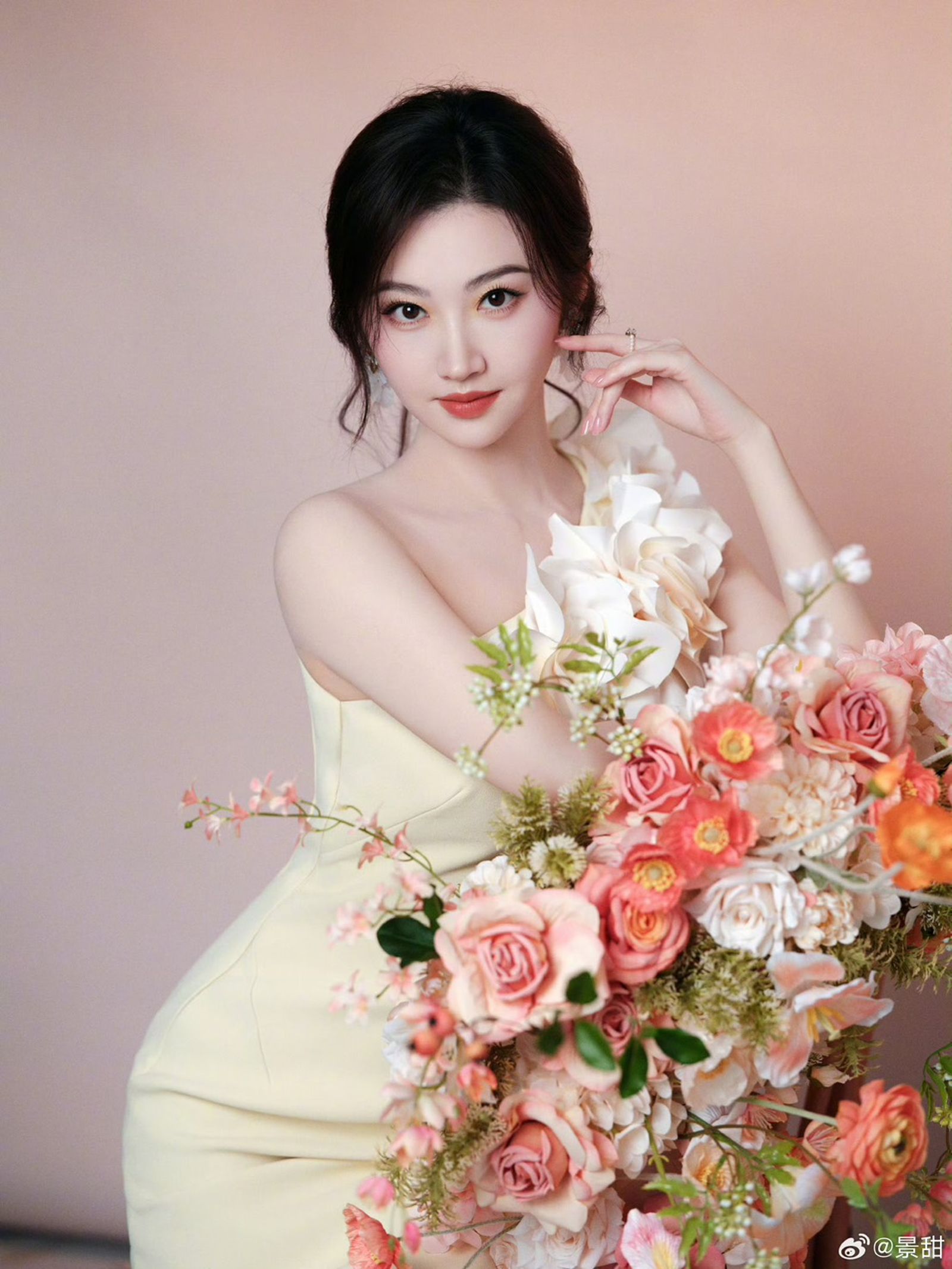 景甜堪稱「人間富貴花」。翻攝微博