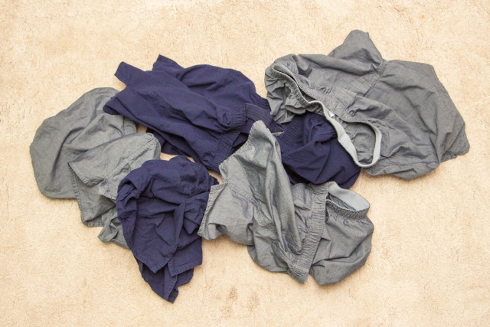 女子抱怨室友內褲沾滿分泌物引發臭味仍繼續穿。示意圖／photoac