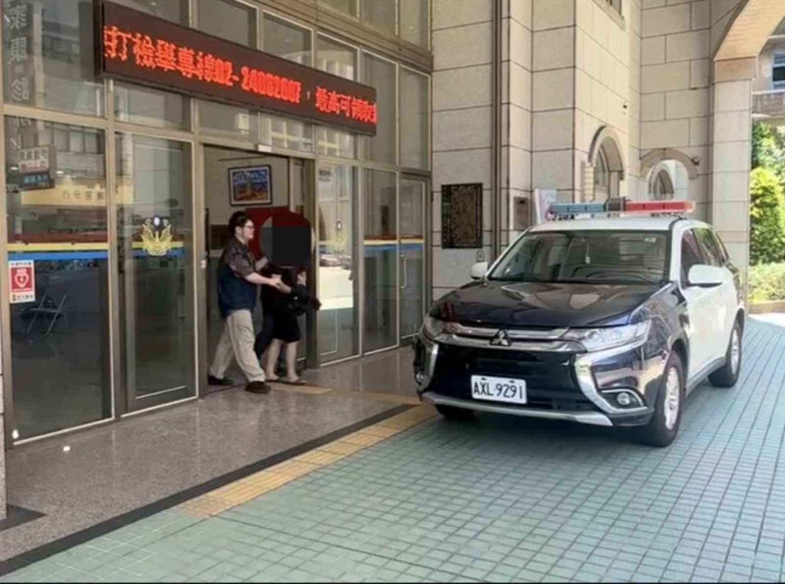 蔡男羈押禁見。翻攝畫面