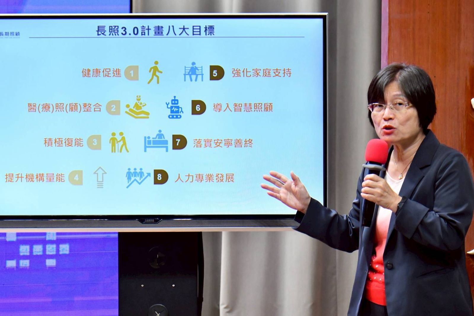 政院拍板「長照3.0」於明年上路　擴大適用對象「納50歲以下失智患者」