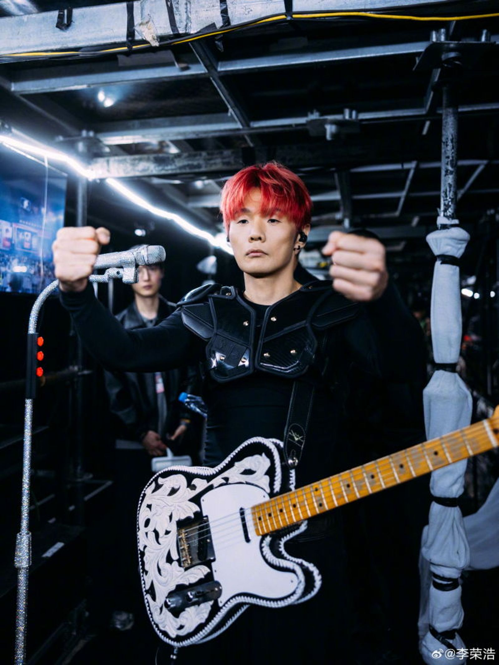 李榮浩臉頰凹陷。翻攝李榮浩微博