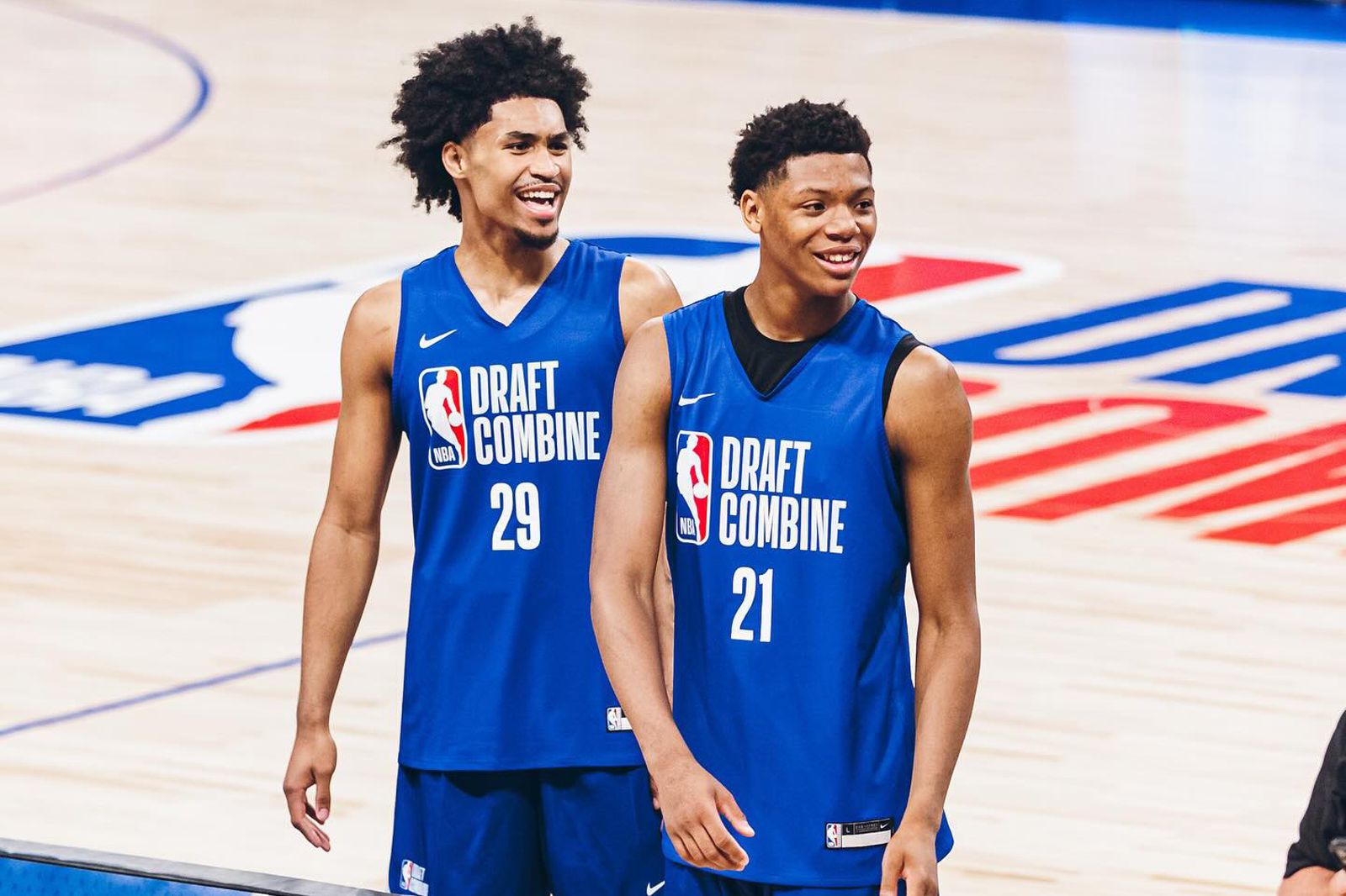 NBA／76人出手榜眼籤！傳與馬刺洽談交易