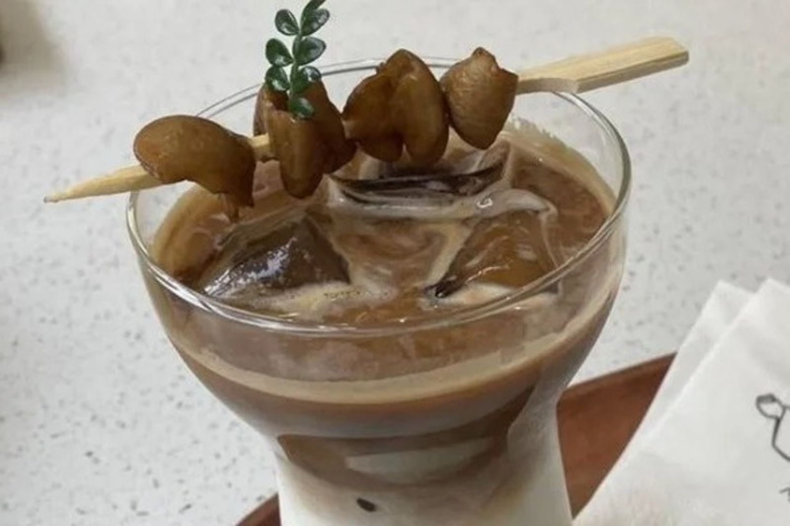 中國四川「肥腸拿鐵」等級越高，肥腸味也越濃厚。圖／翻攝自微博