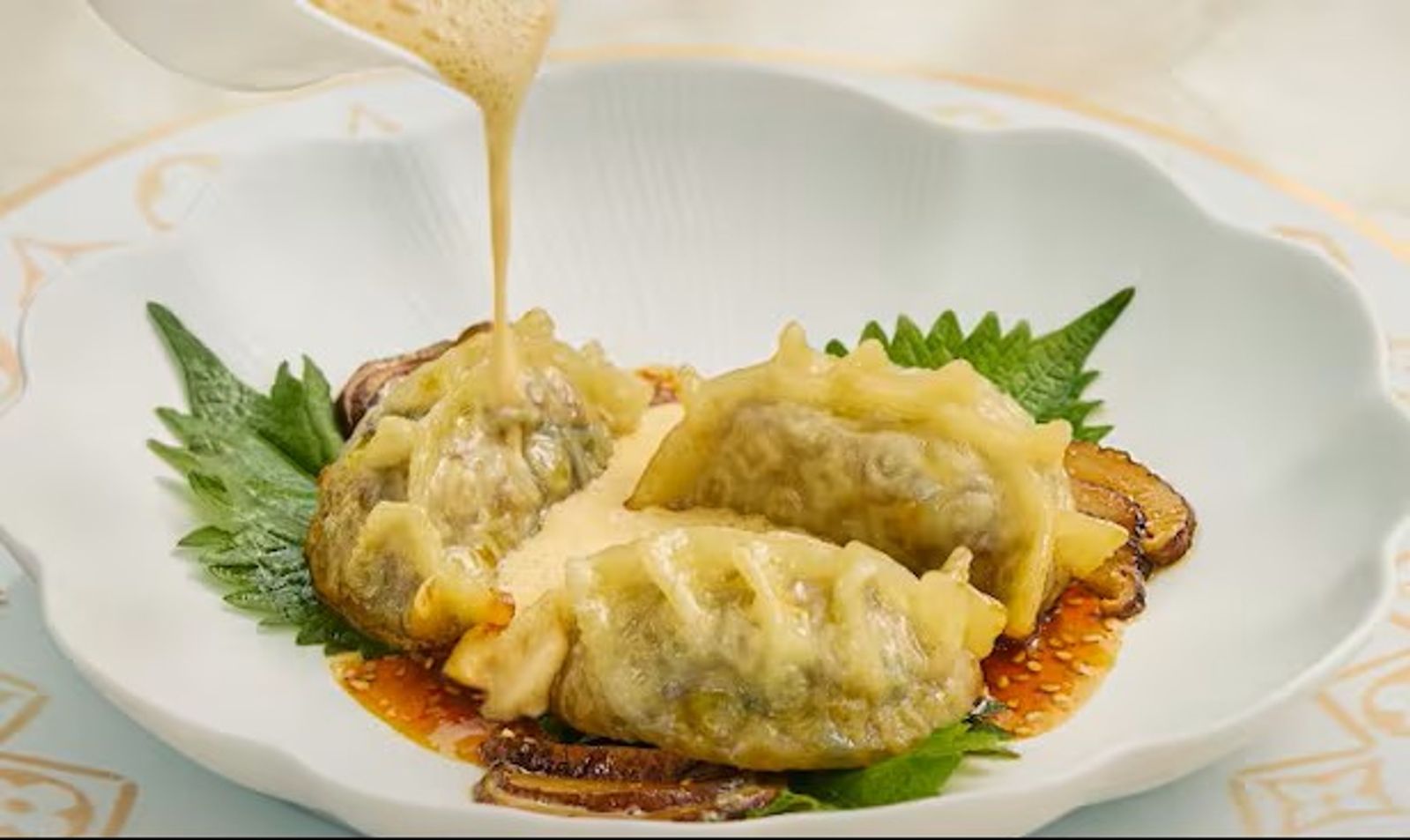 印有LV經典花紋的水餃,3顆就要價4.8萬韓元,相當於1142元台幣。翻攝NAVER