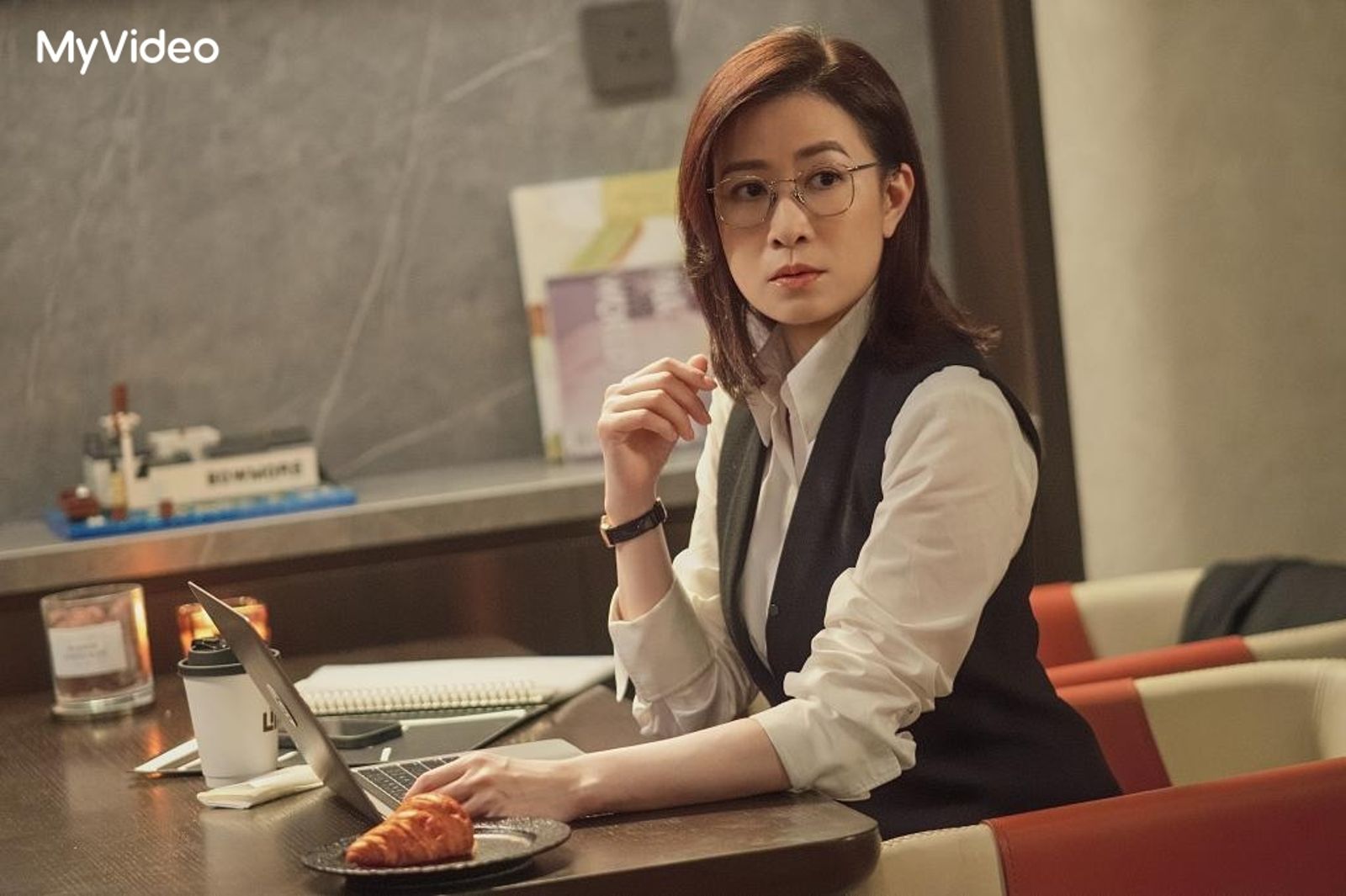 50歲影后1秒落淚嚇壞「前夫」　庭上慈悲、威嚴並施壓力大！2大改變打造「書蟲型法官」