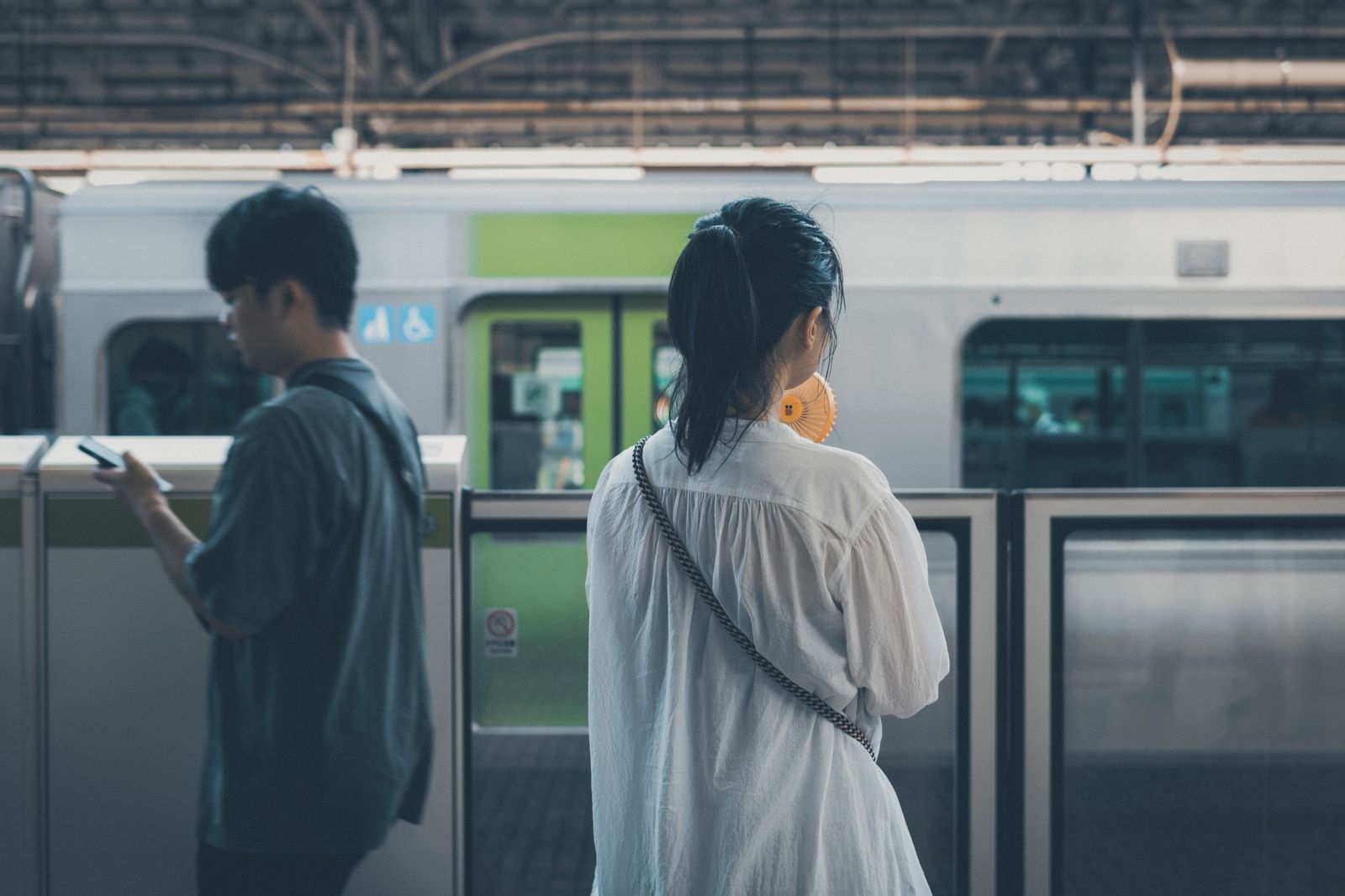 被日本朋友問「背包哪買的」超開心分享!台人回家後傻眼 真實含義超陰陽怪氣