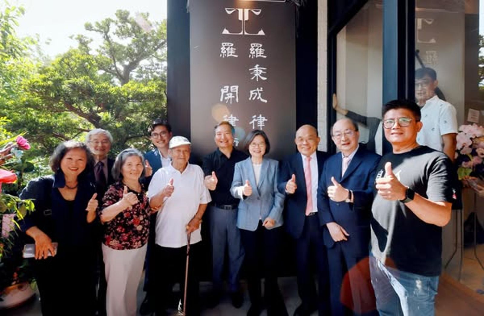 前政委羅秉成重操舊業！蔡蘇現身祝賀　柯建銘曝「曾邀任大法官都婉拒」