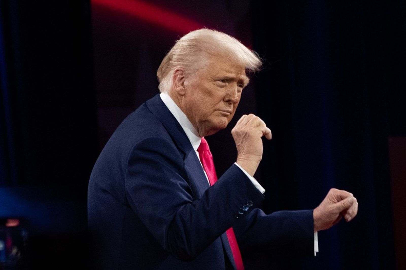 馬斯克核彈級爆料「川普在淫魔名單上」　9年前被爆開趴性侵小模