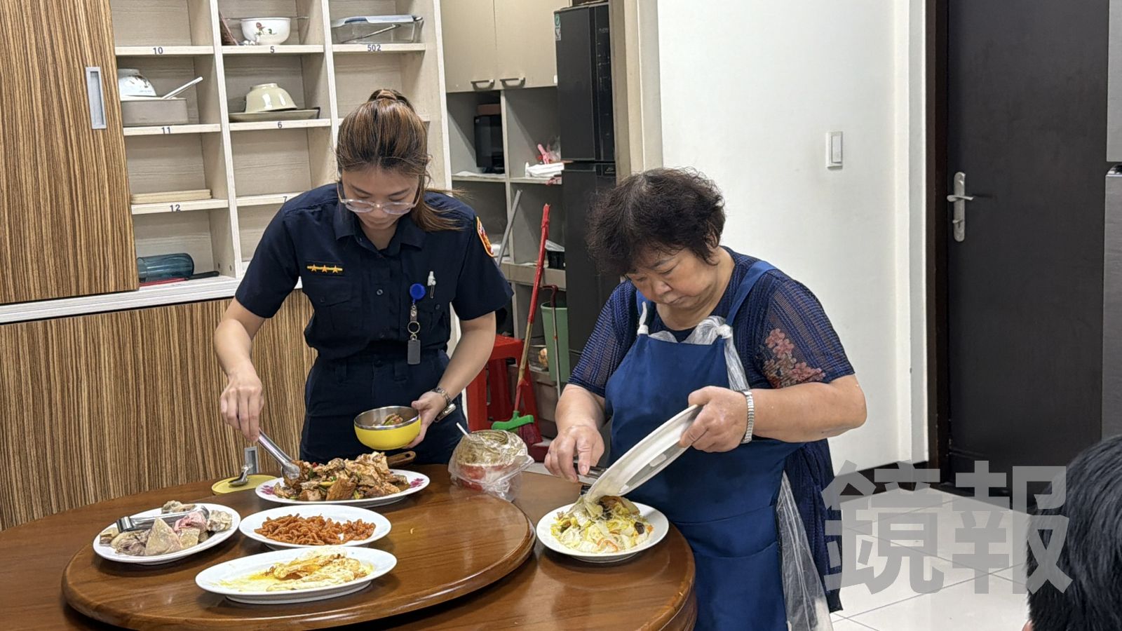 獨家/警局裡沒有槍的守護者!「李媽」27年煮出無數家鄉味 靠鍋鏟餵飽波麗士將光榮轉身