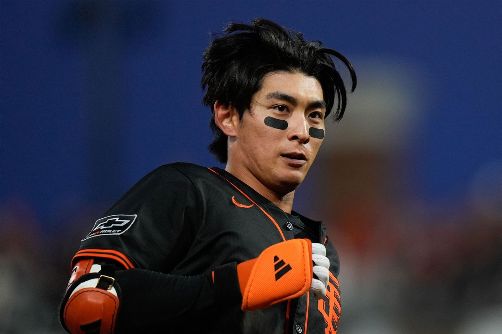 MLB／李政厚「膝蓋神接殺」技驚四座　超狂美技助巨人隊中止七連敗