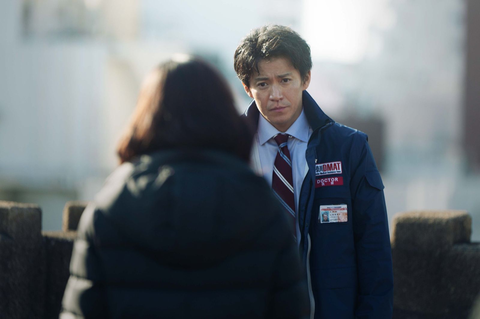 小栗旬飾演的指揮官結城必須擔任政府單位與船上一線人員之間的溝通橋樑，許多場景都透過電話或視訊和對手戲演員對戲。天馬行空提供