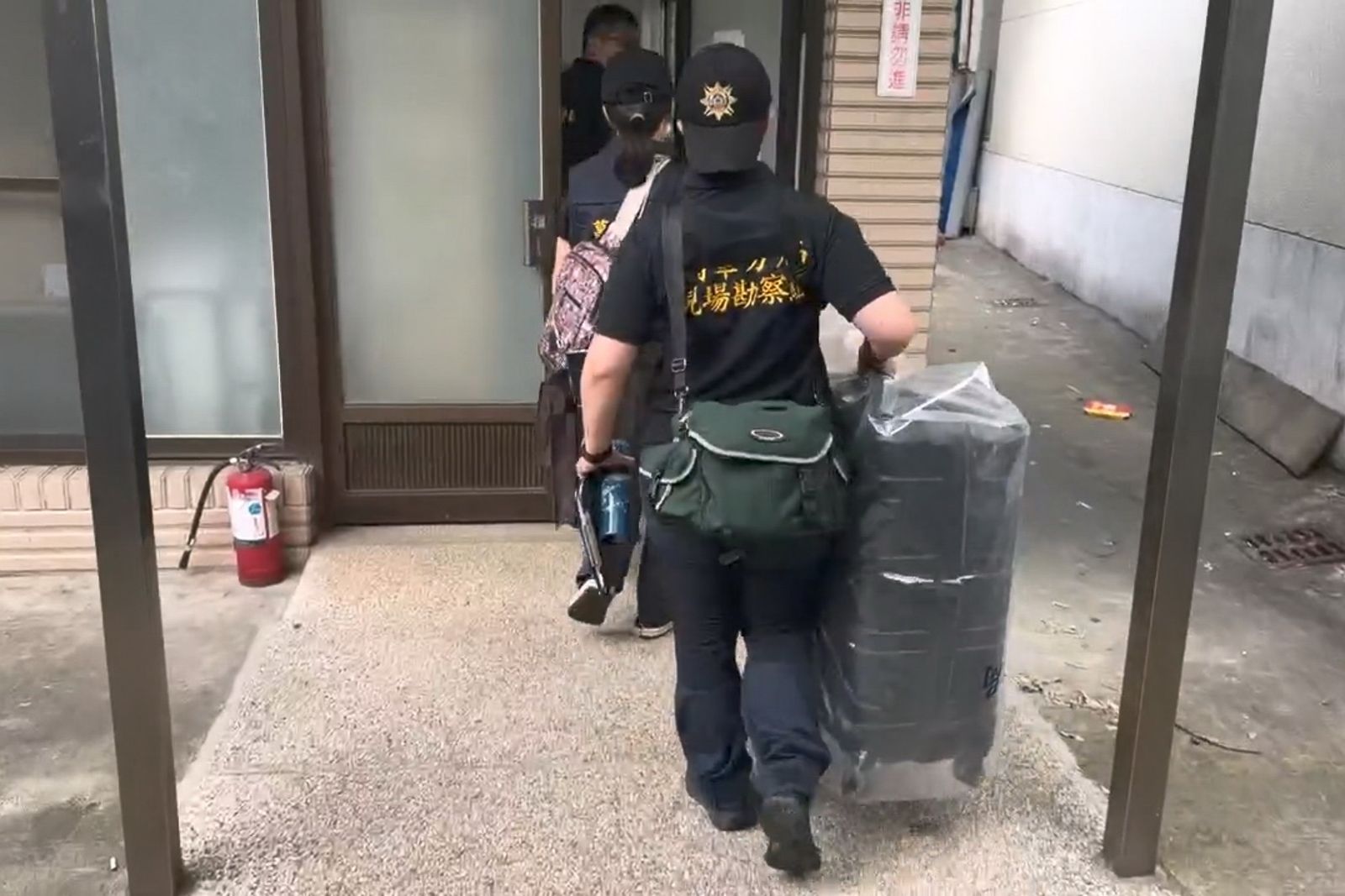 「關鍵行李箱」首曝光!泰女遭勒斃裝箱藏屍冰櫃 台中殯儀館解剖無親屬到場