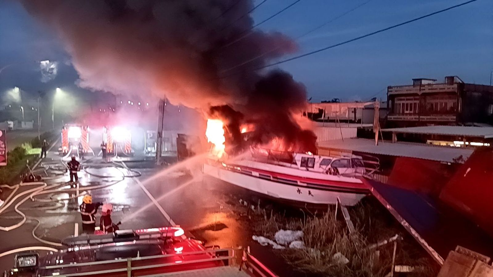 800萬遊艇當王船燒？　29歲女到案坦承酒後心情差縱火