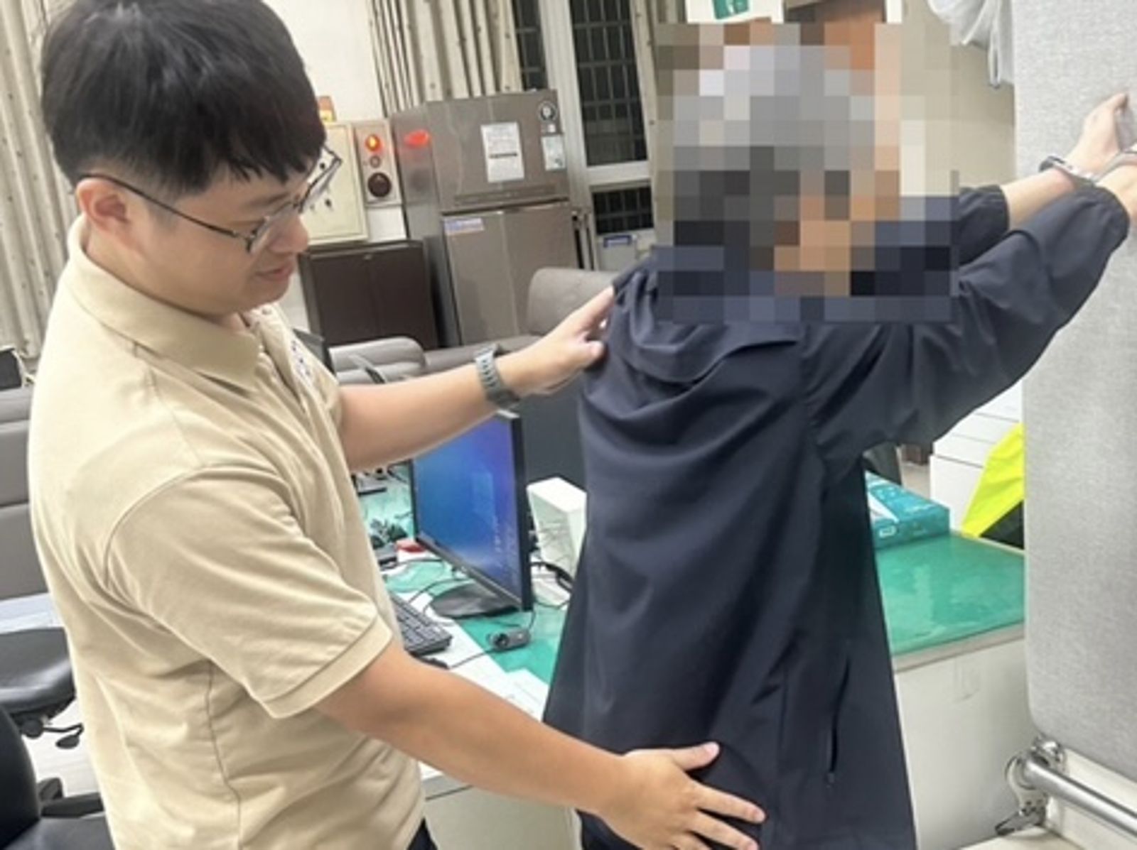 太巧了!通緝犯逛賣場「撞見下班警察」 2警買普渡供品順手抓人