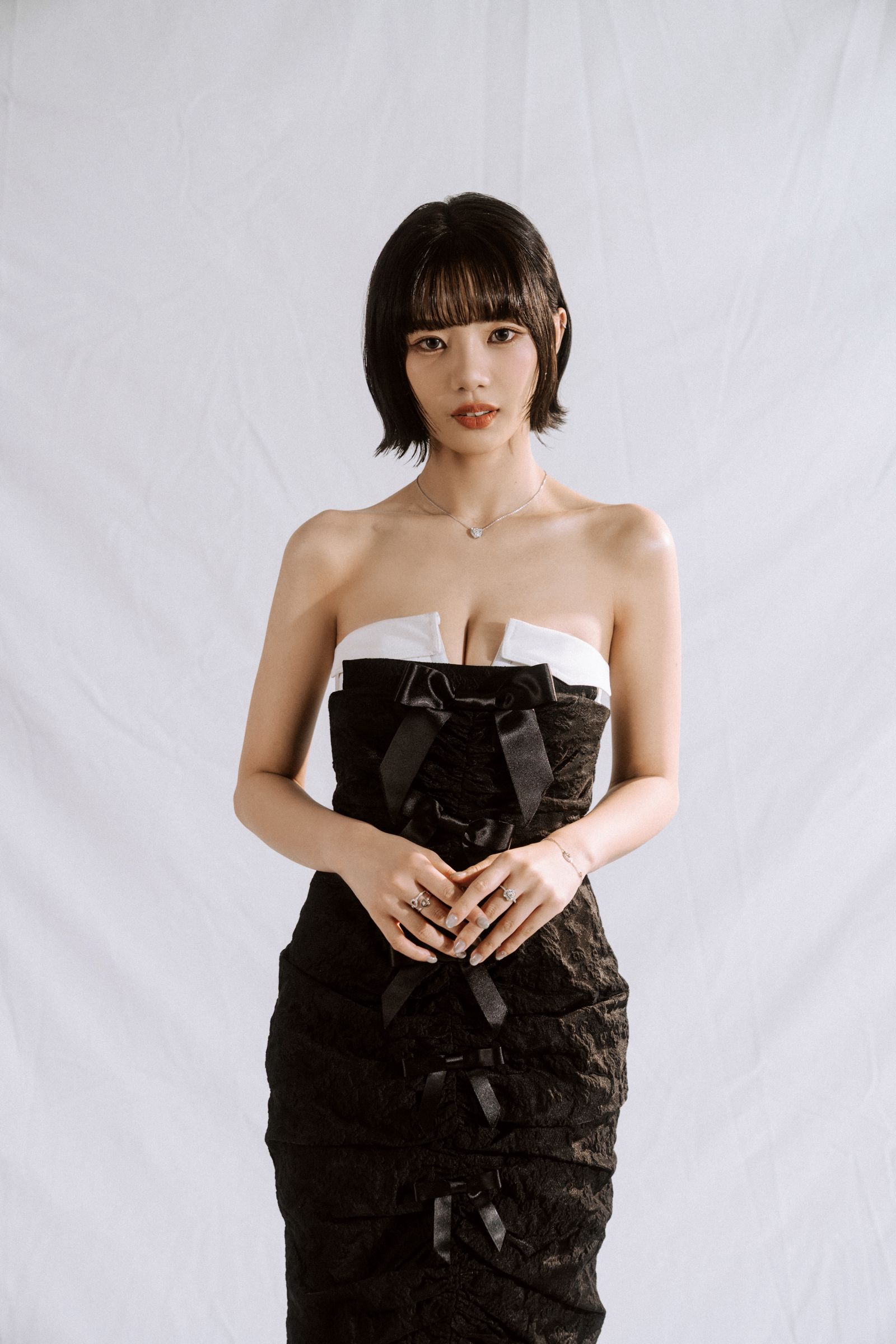 木木是近年備受關注的主持新秀，為迎戰跨年認真保養喉嚨。年代提供