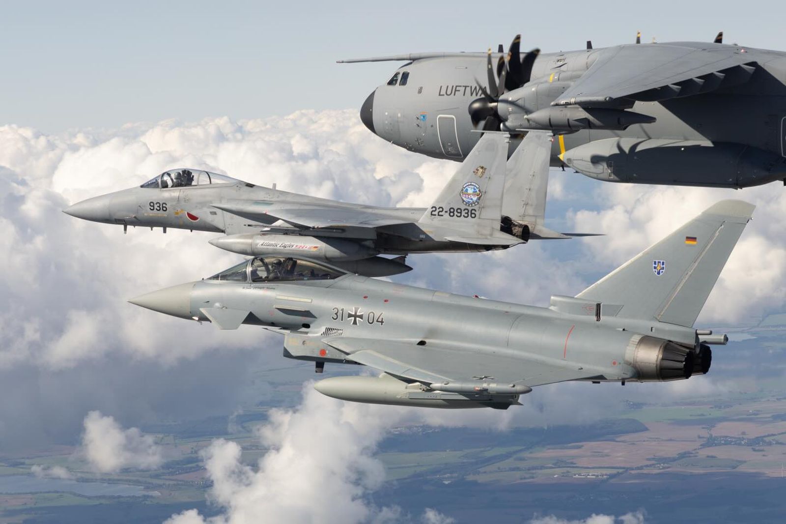 日本軍事戰略最引人注目的轉變，莫過於「反擊能力」（Counterstrike Capabilities）的實質化。航空自衛隊臉書