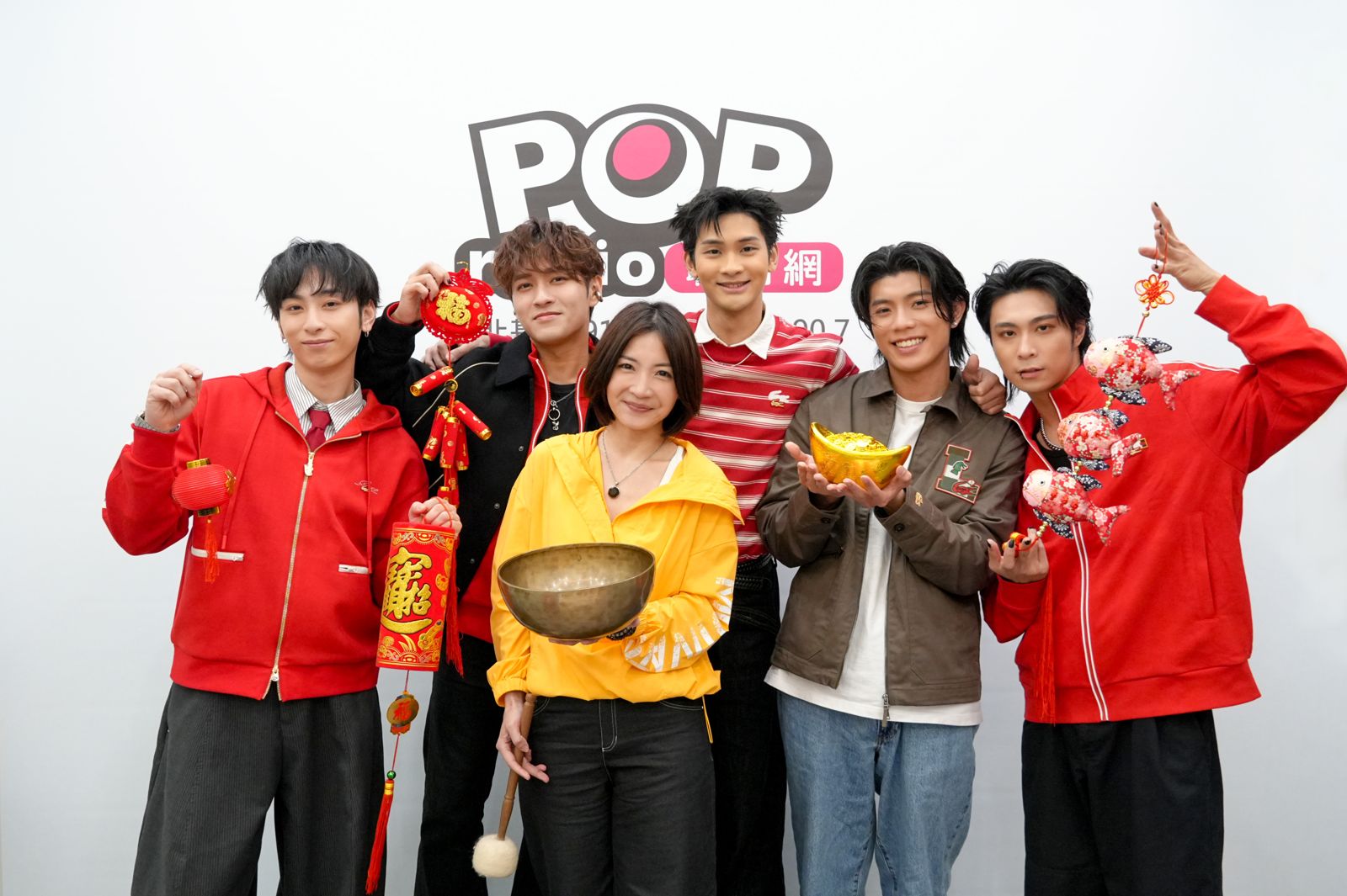 FEniX上新春特別節目《新年歡樂星-星光馬拉SONG》受訪。POP Radio提供